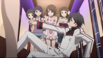 [SS] Infinite Stratos - 01 (1280x720 h264) [CFA91117].mkv_snapshot_14.58_[21549].png
